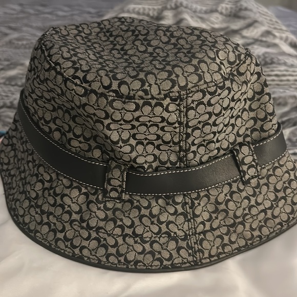 Authentic Coach bucket hat - Picture 3 of 3